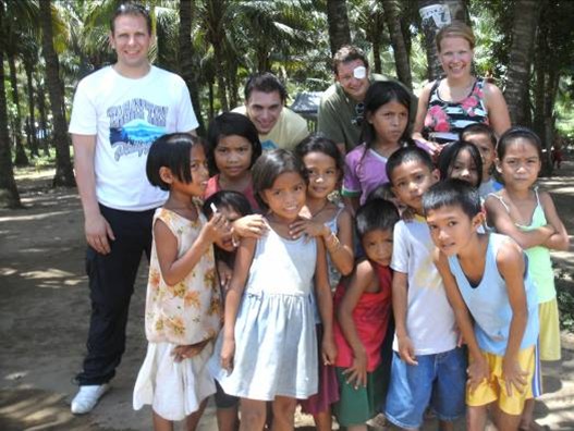  Schnelle Freundschaft mit den Kindern in Bugko 