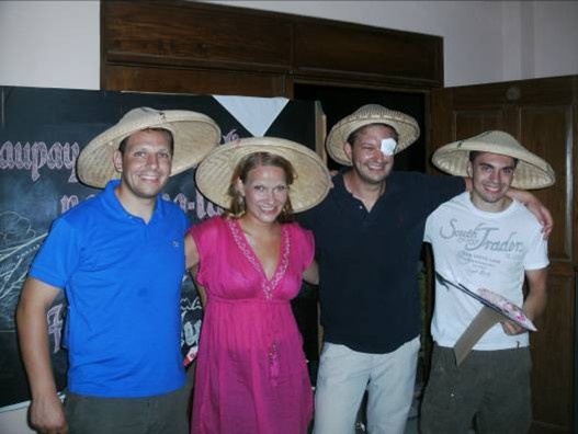  Unsere Studenten erhalten den philipp. Doktorhut